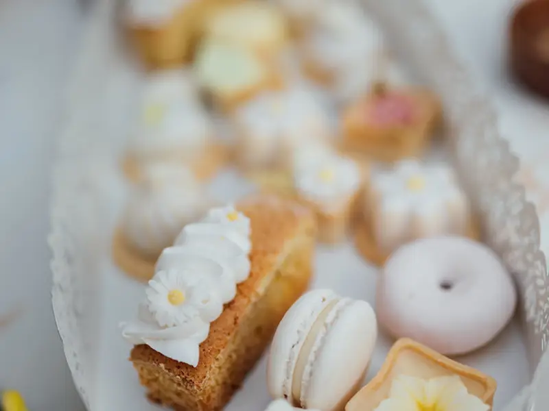 Des petits gâteaux sur un présentoir (photo d’illustration)